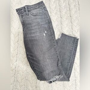 Universal Thread Distressed Ash Gray Jeans. In good/fair condition,lightly worn.